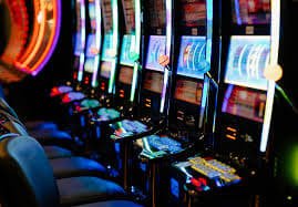 innwa8 app ကာစီနို — မိုဘိုင်းဖုန်းဖြင့် Live Baccarat ကာစီနိုကစားနေသောမြန်မာကစားသမားမြင်ကွင်း